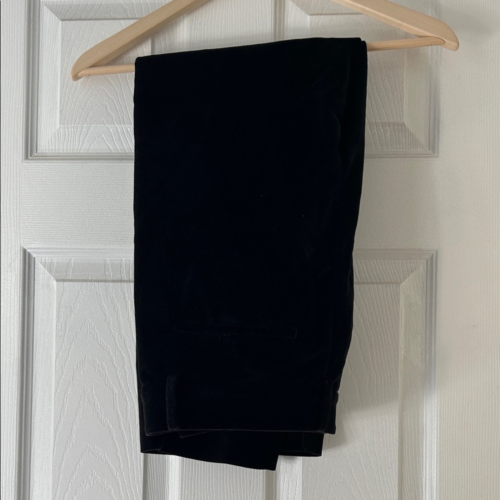 Loft Riviera slim velvet pants size six in black